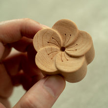Load image into Gallery viewer, Wooden Flower Aroma Diffuser