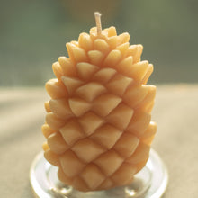 Load image into Gallery viewer, 100% Natural Pine Cone Beeswax Candle from Canada
